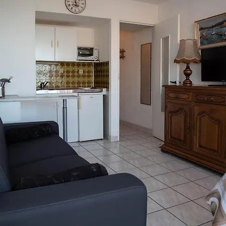 Cosy Au Lavandou Avec Parking, A Deux Pas De La - Fr-1-803-78 لو لا فاندو